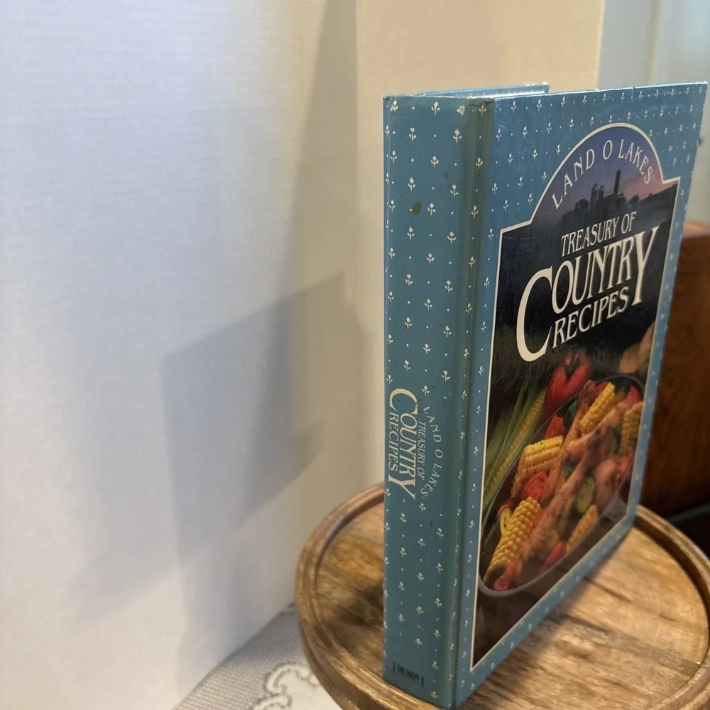 Vintage Land O Lakes Treasury of Country Recipes Hardcover Cookbook
